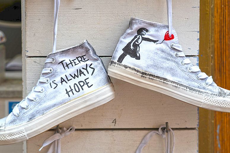 Benefits of Offering Custom Merchandise